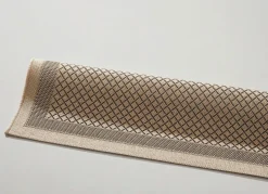 Angenehm flache Brücken und Teppiche in Sisaloptik