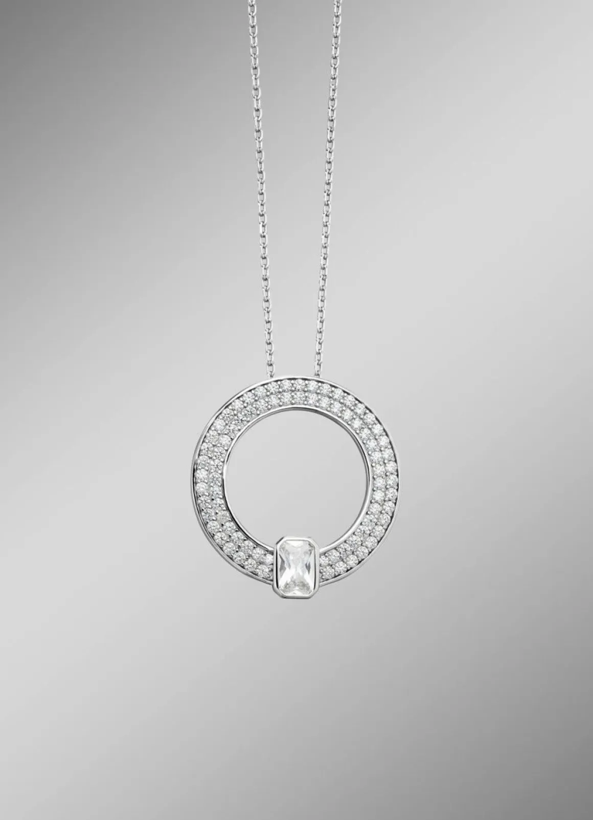 Anhänger mit Kette