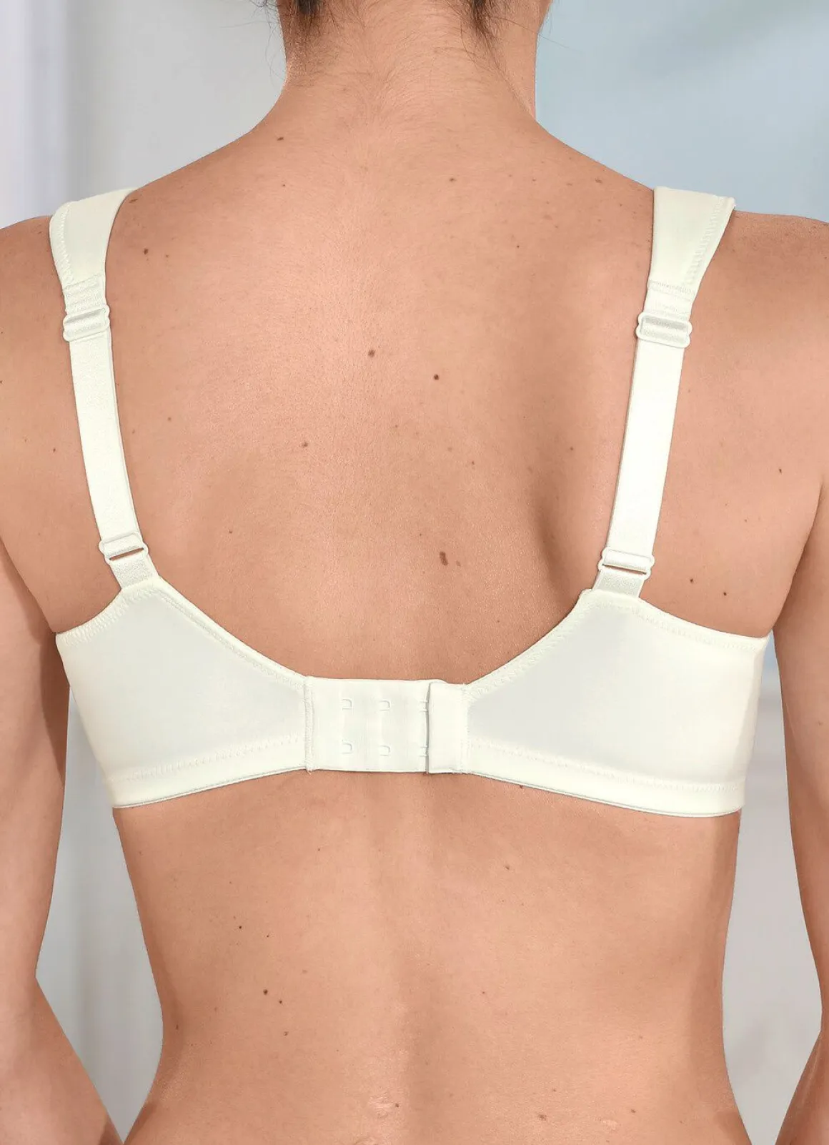 Anita BH mit elastischer Tüllstickereispitze in den Obercups