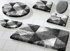 Badgarnitur von Grund mit geometrischem Dessin