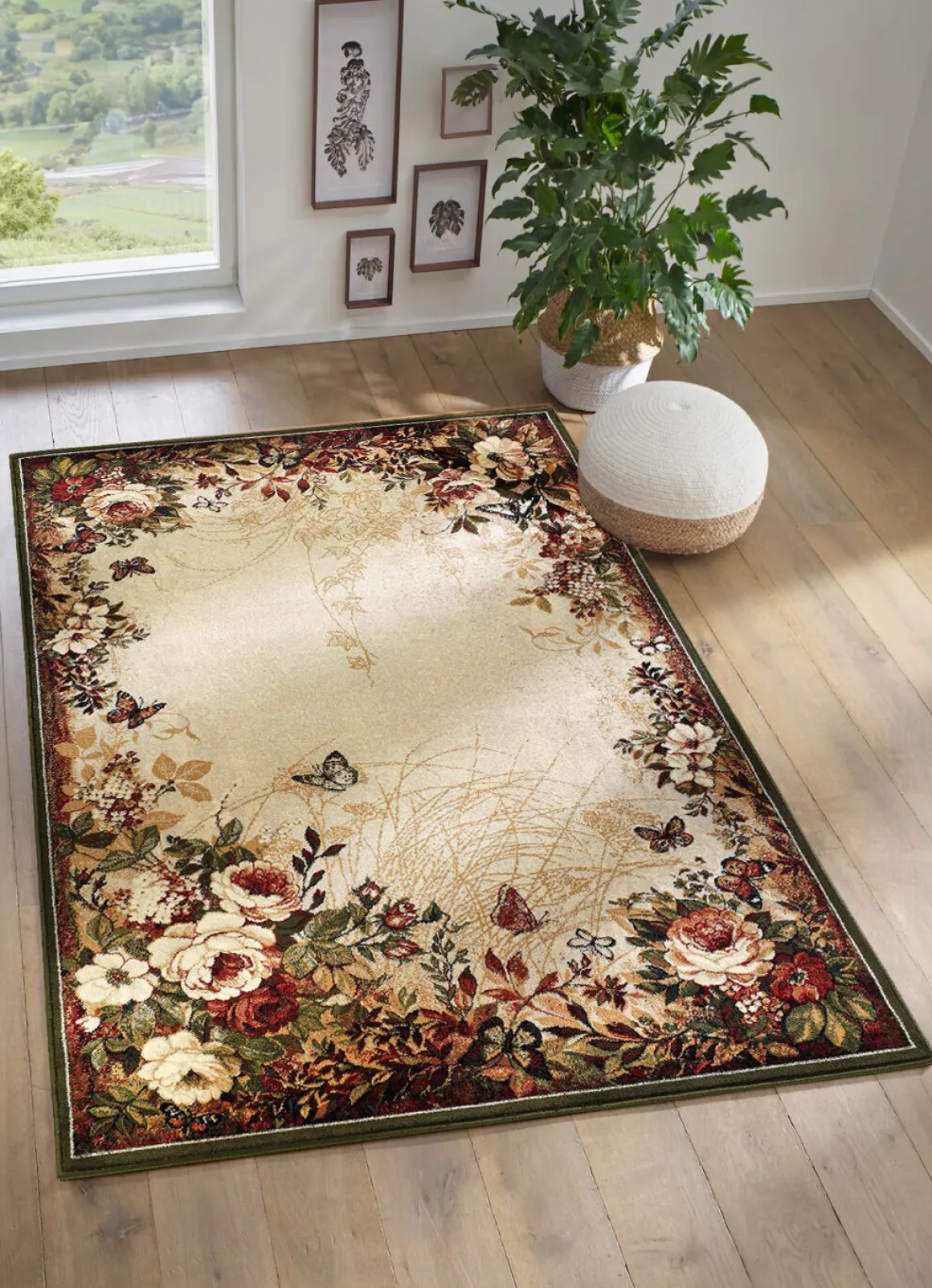 Brücken und Teppiche mit floralen Motiven