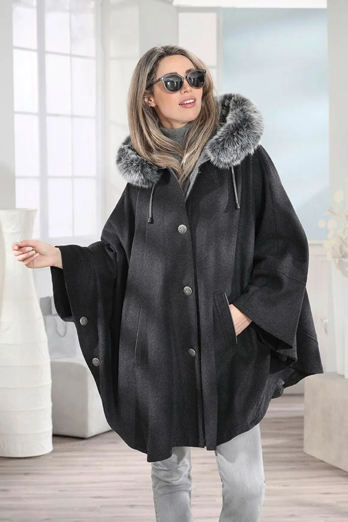 Cape mit Knopfleiste