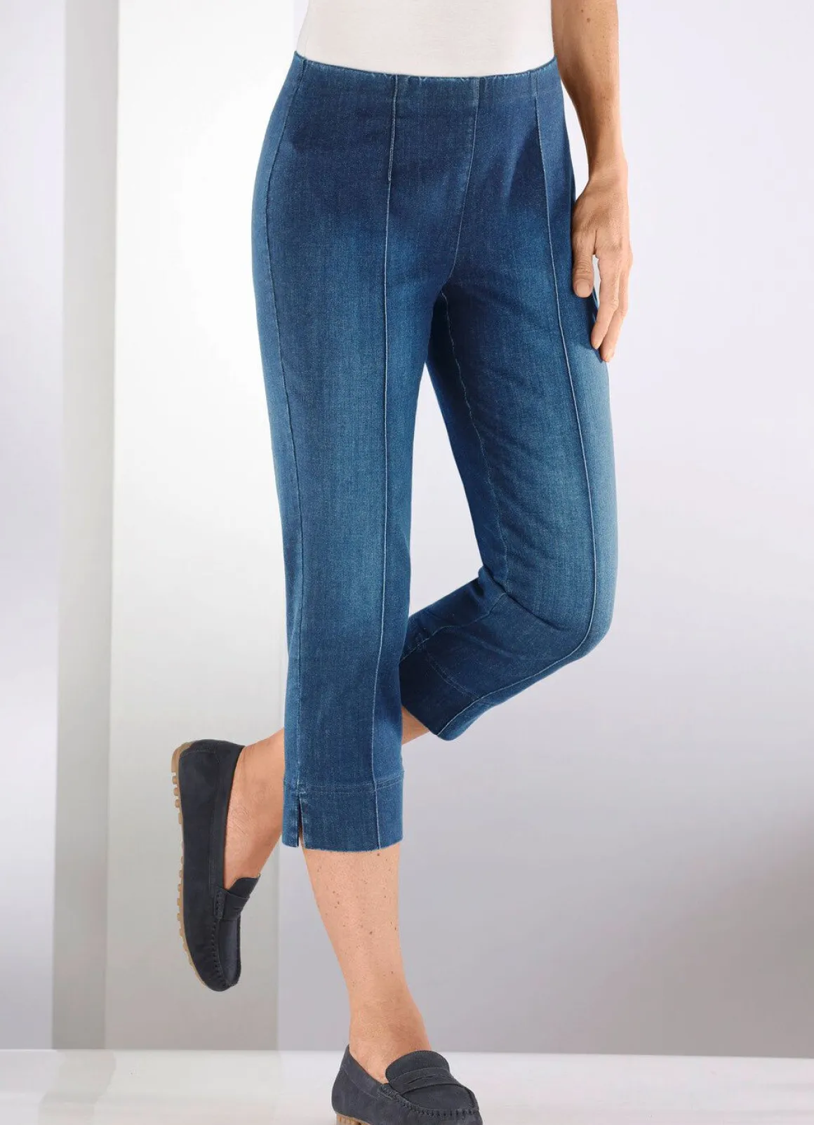 Capri-Jeans mit streckenden Biesen