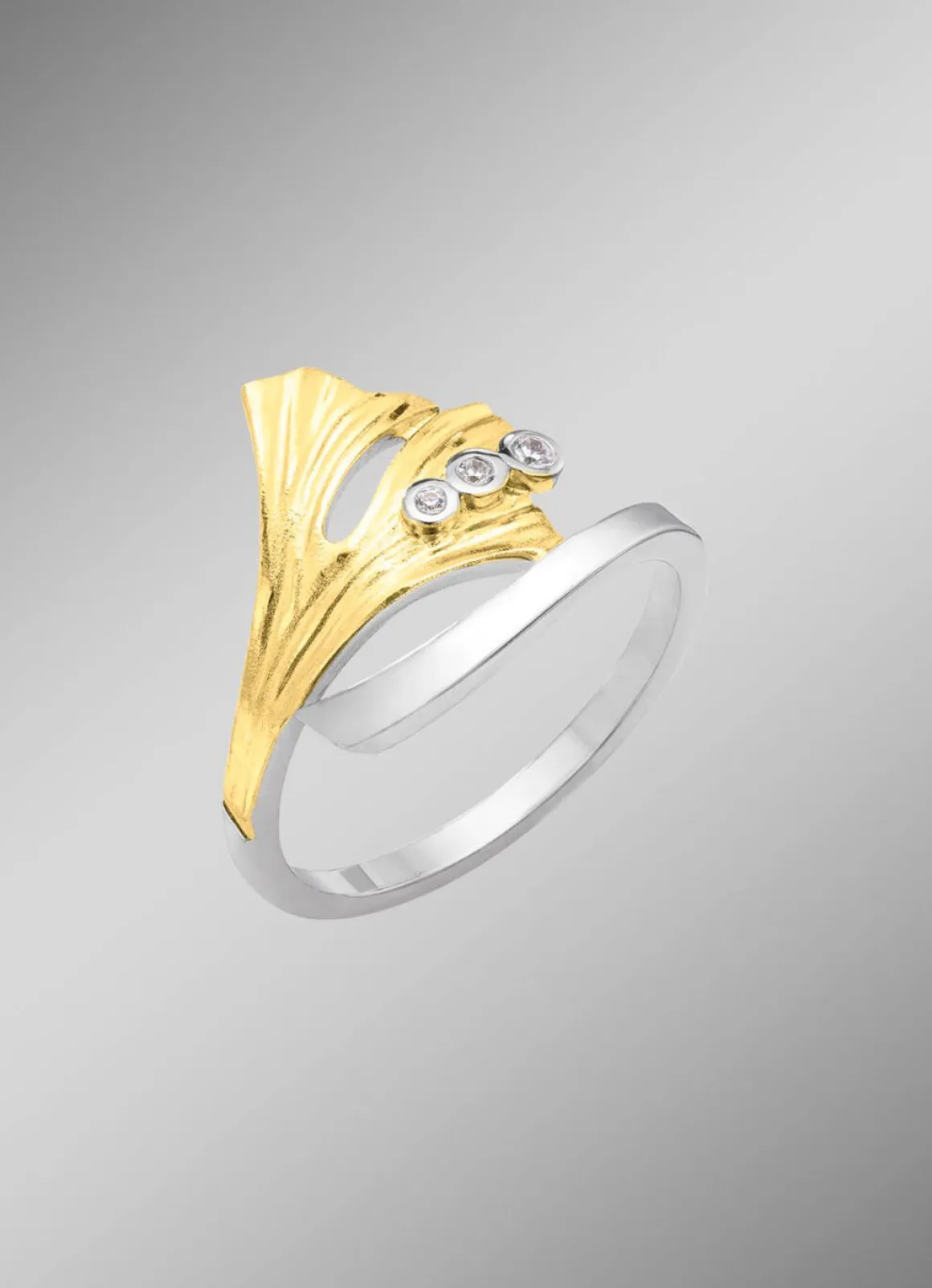 Damenring Ginkgoblatt in Bicolor mit synth. Zirkonia