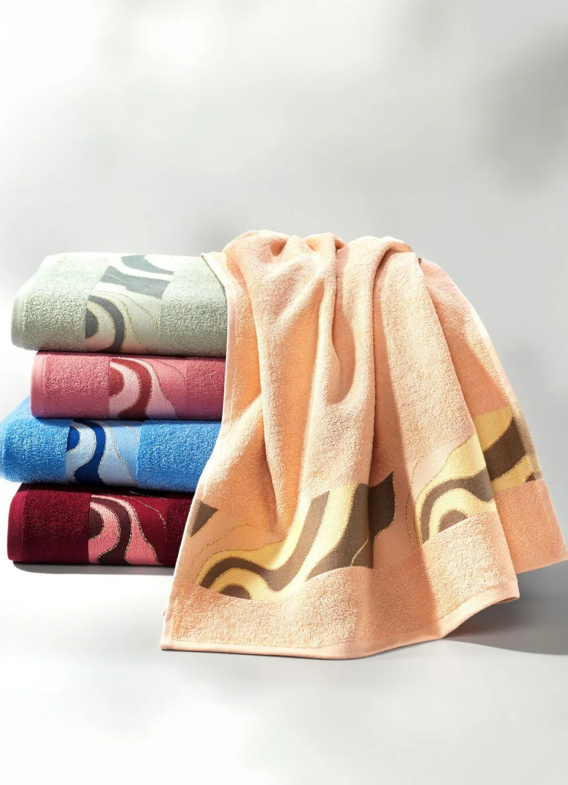 Fabelhafte Frottier-Serie mit bedruckter Jacquard-Bordüre