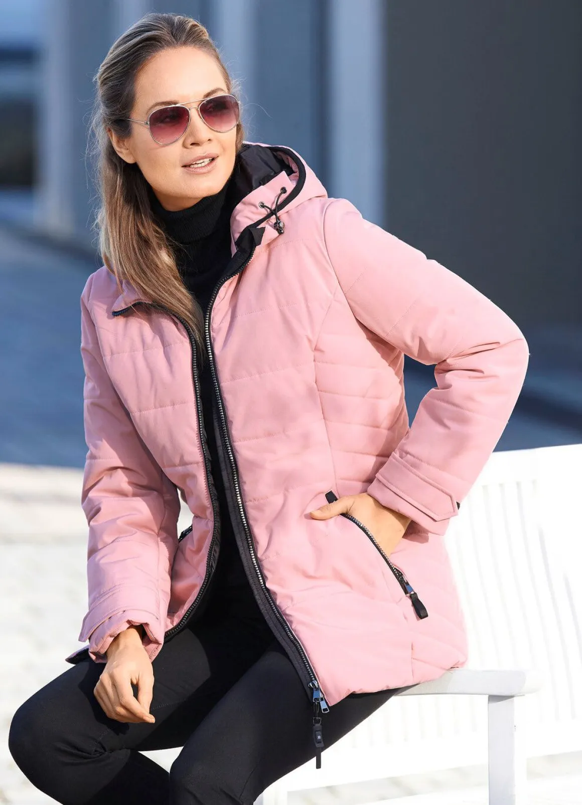 Funktionsjacke mit abnehmbarer Kapuze