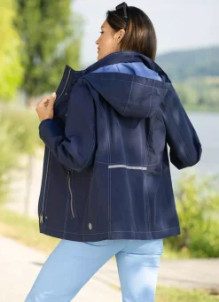 Funktionsjacke mit abnehmbarer Kapuze