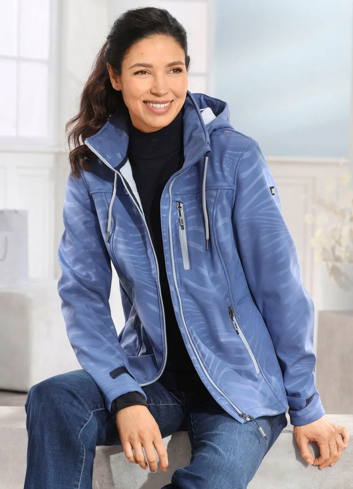 Funktionsjacke mit Regenschild an der Kapuze
