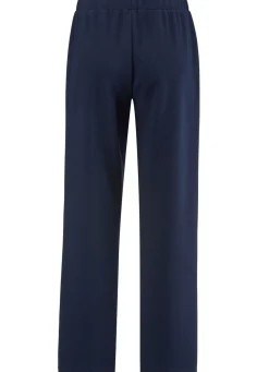 Hose mit dekorativen Zierknöpfen
