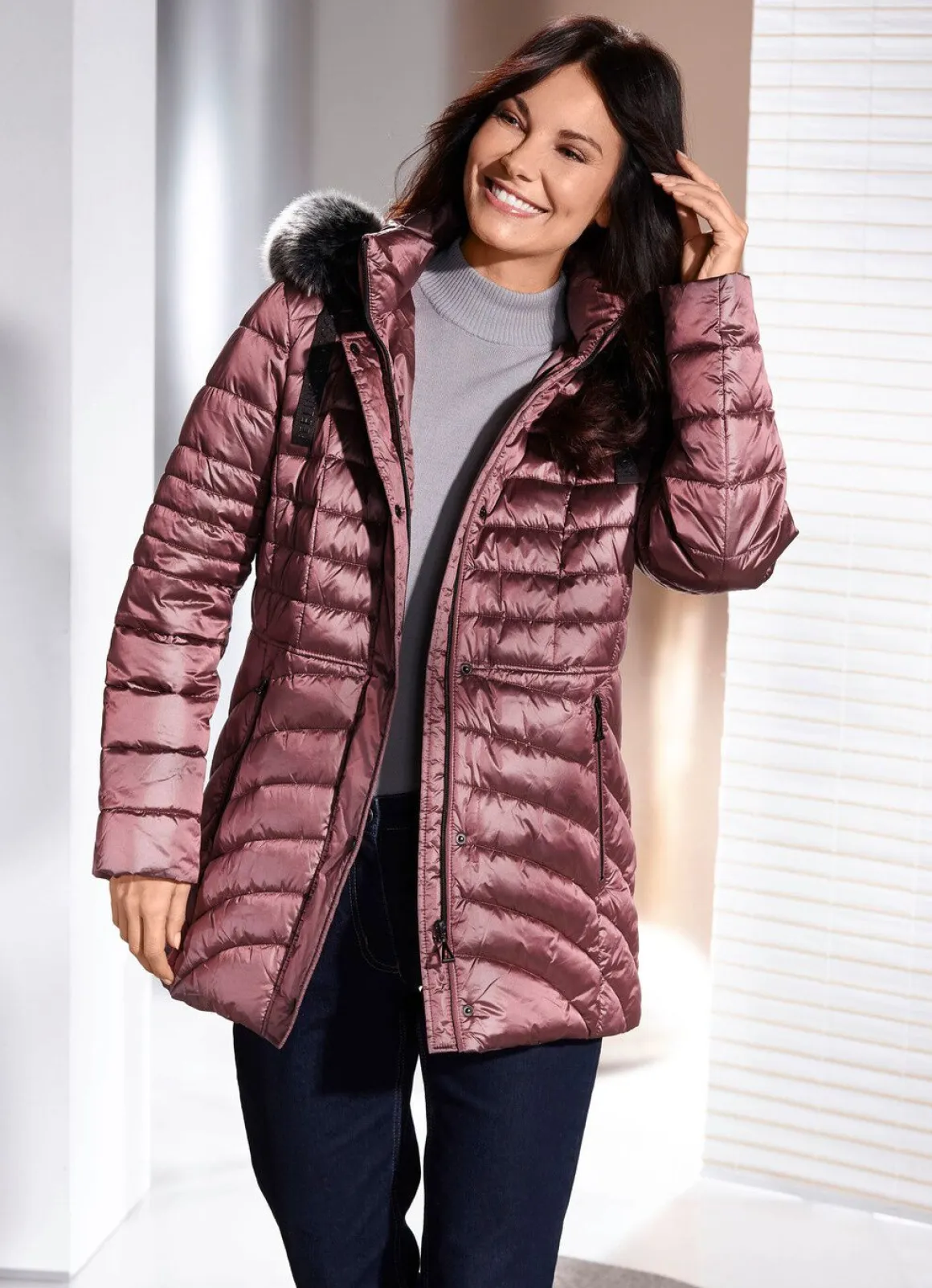 Jacke mit abnehmbarer Kapuze
