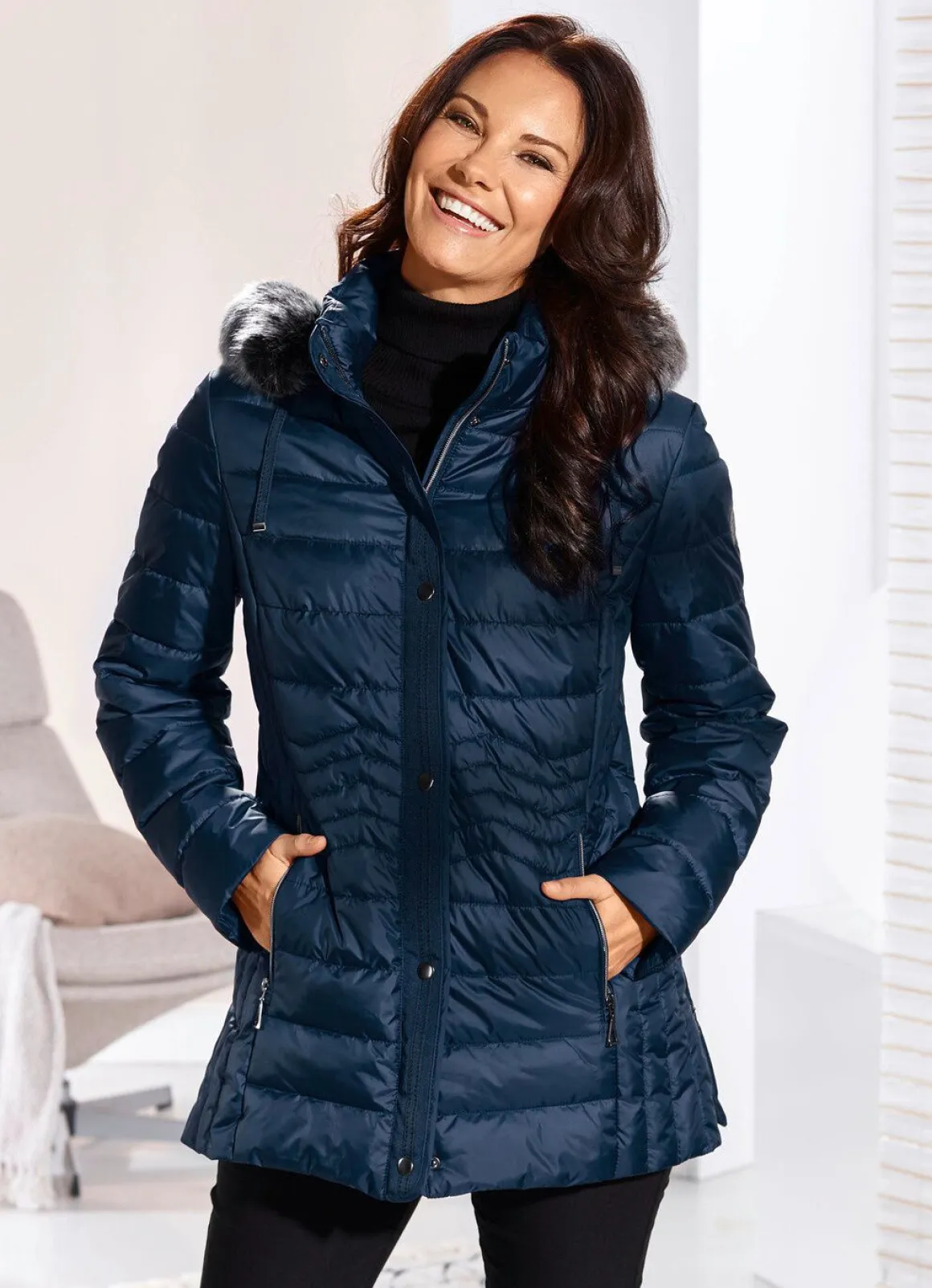 Jacke mit abnehmbarer Kapuze