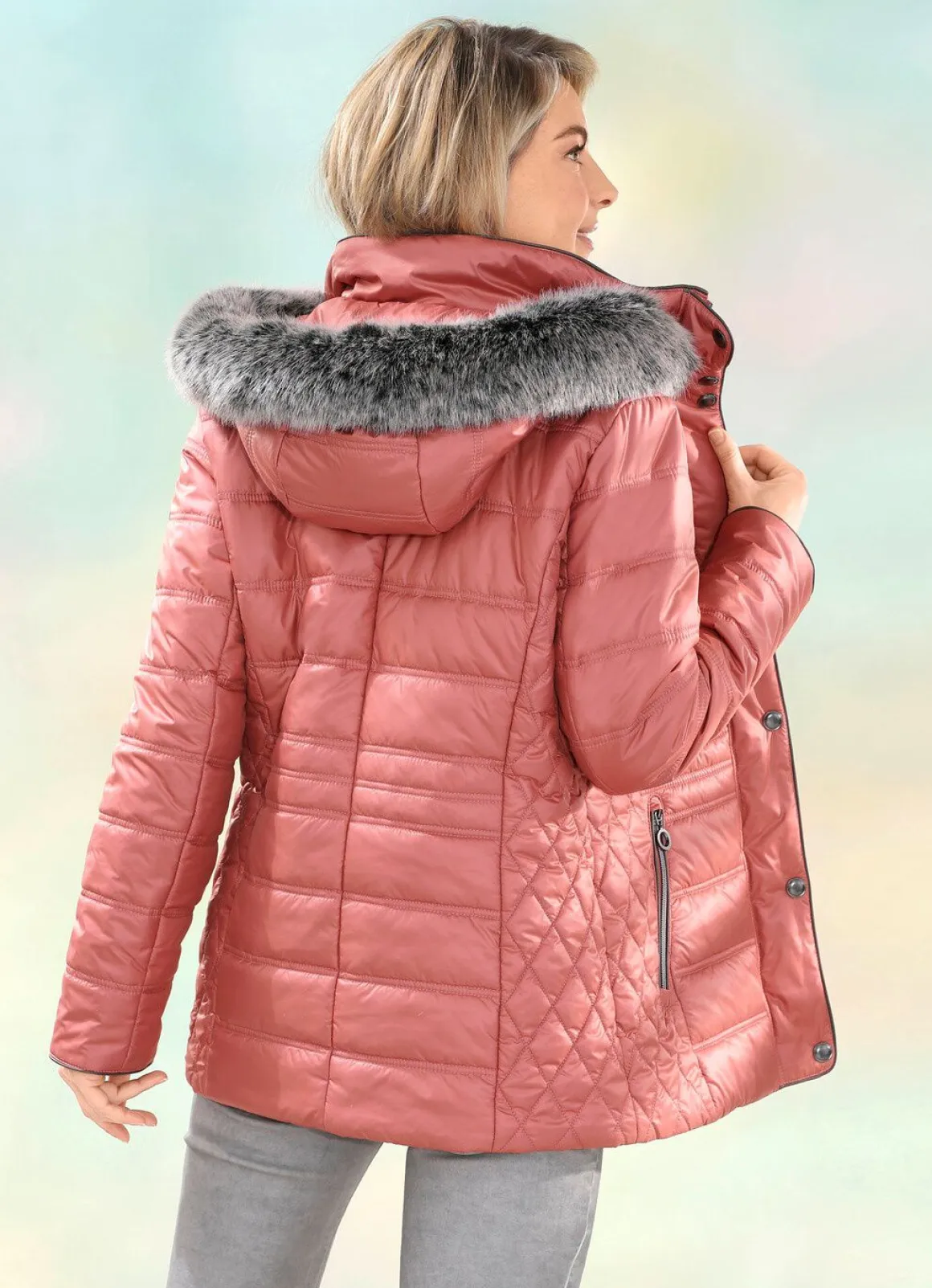 Jacke mit abnehmbarer Kapuze