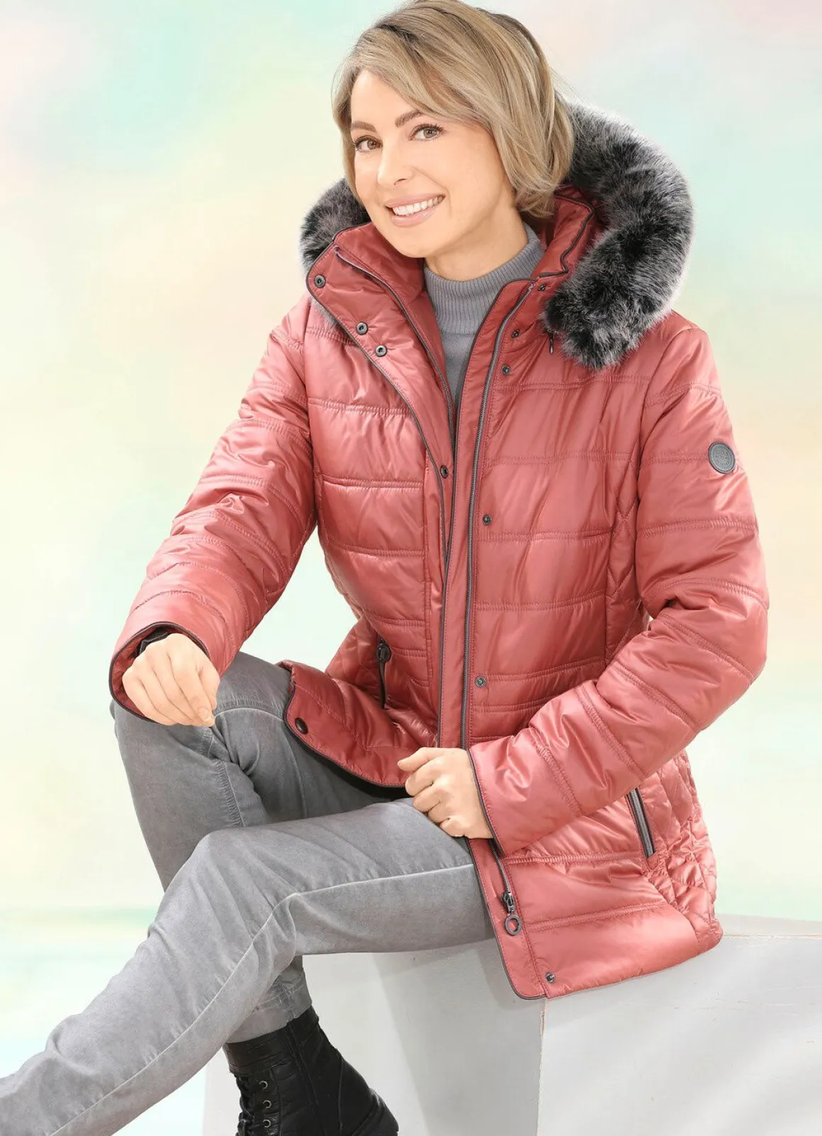 Jacke mit abnehmbarer Kapuze