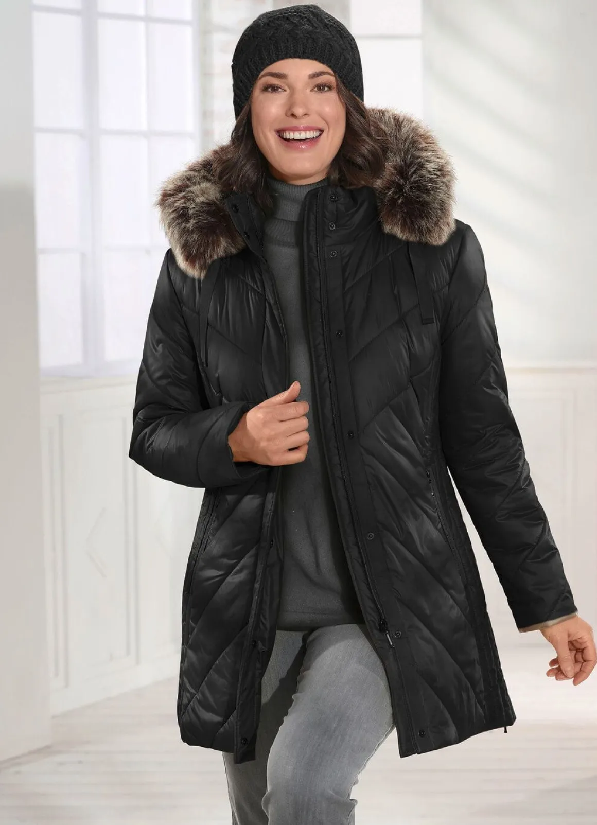 Jacke mit abnehmbarer Kapuze