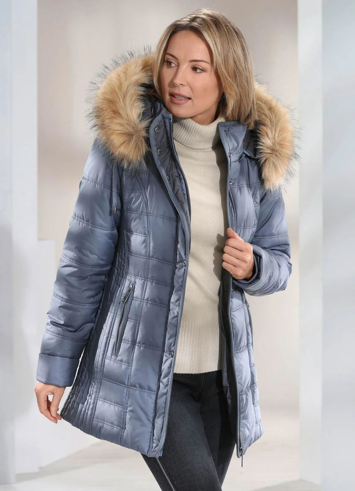 Jacke mit abnehmbarer Kapuze
