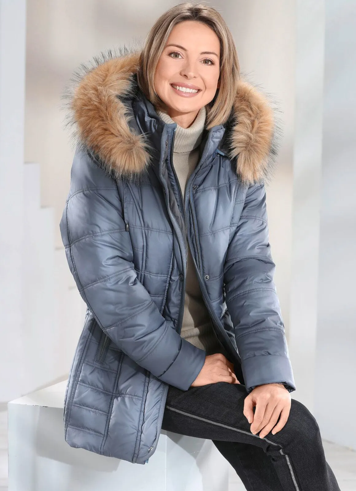 Jacke mit abnehmbarer Kapuze