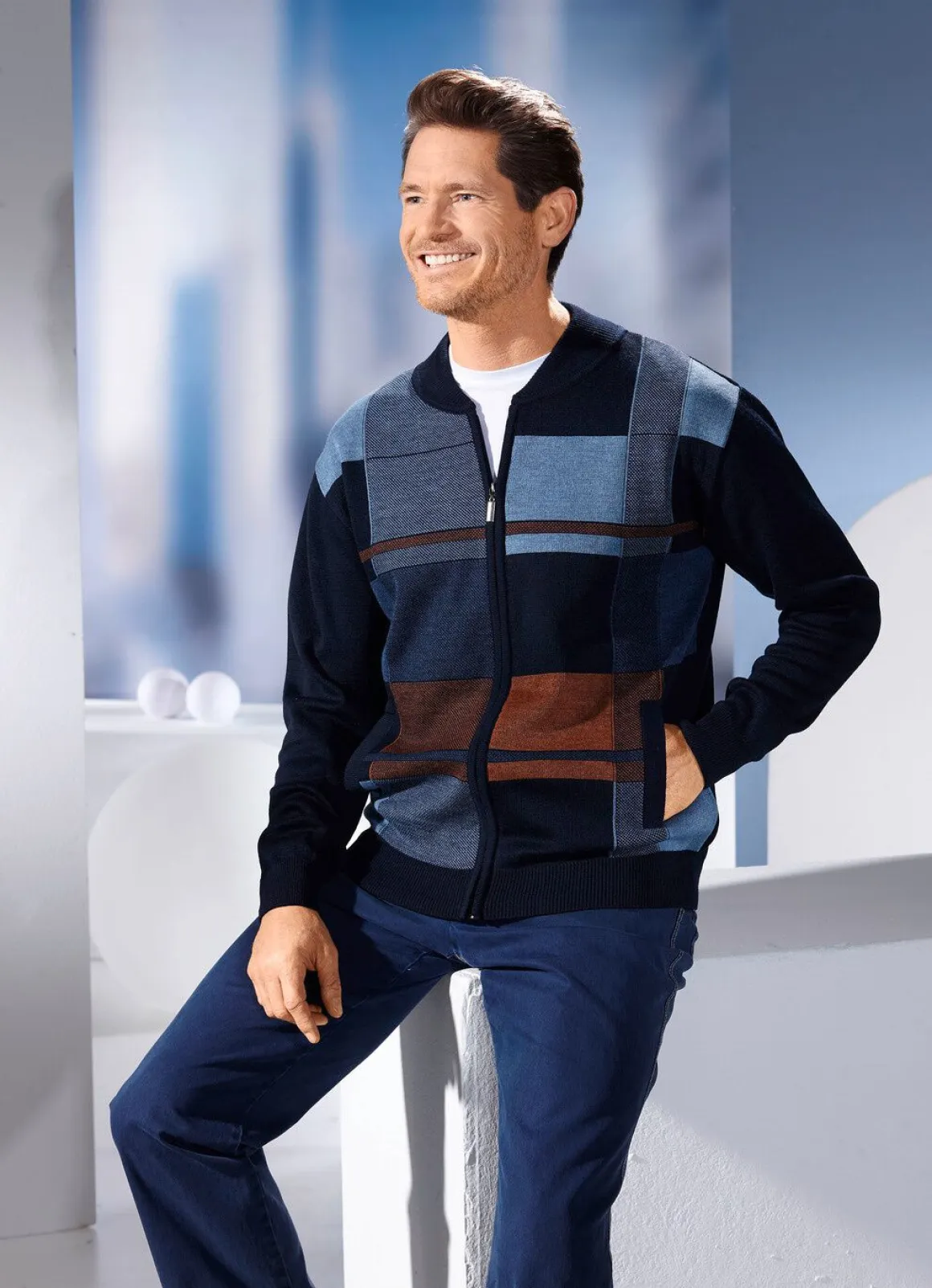 Jacke mit durchgehendem Reißverschluss in 2 Farben