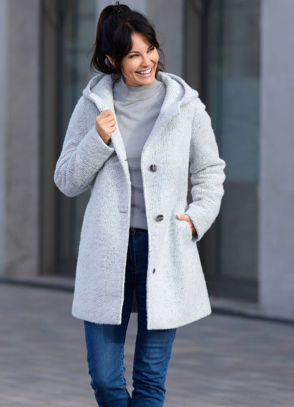 Jacke mit fester Kapuze