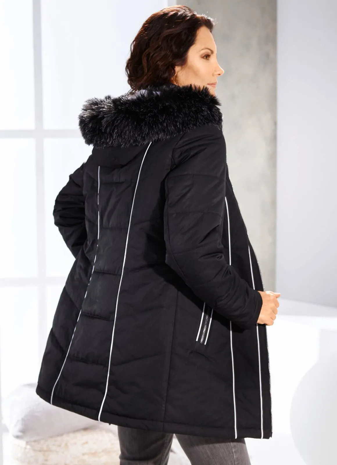 Jacke mit Kontrastpaspelierungen
