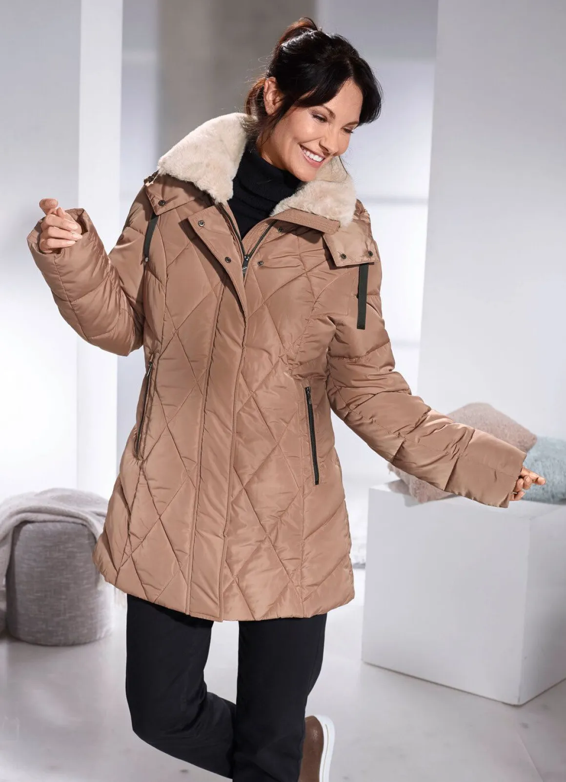 Jacke mit Kunstpelz-Besatz am Kragen