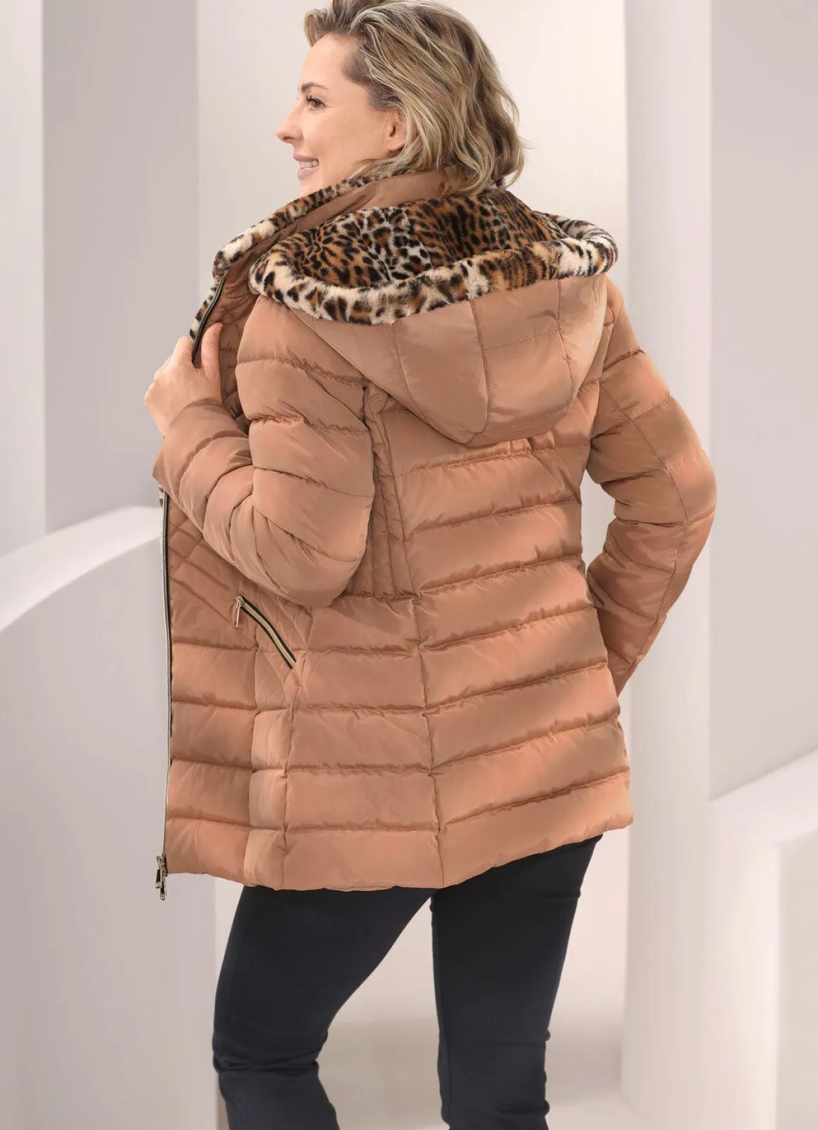 Jacke mit Kunstpelz-Innenausstattung in der Kapuze