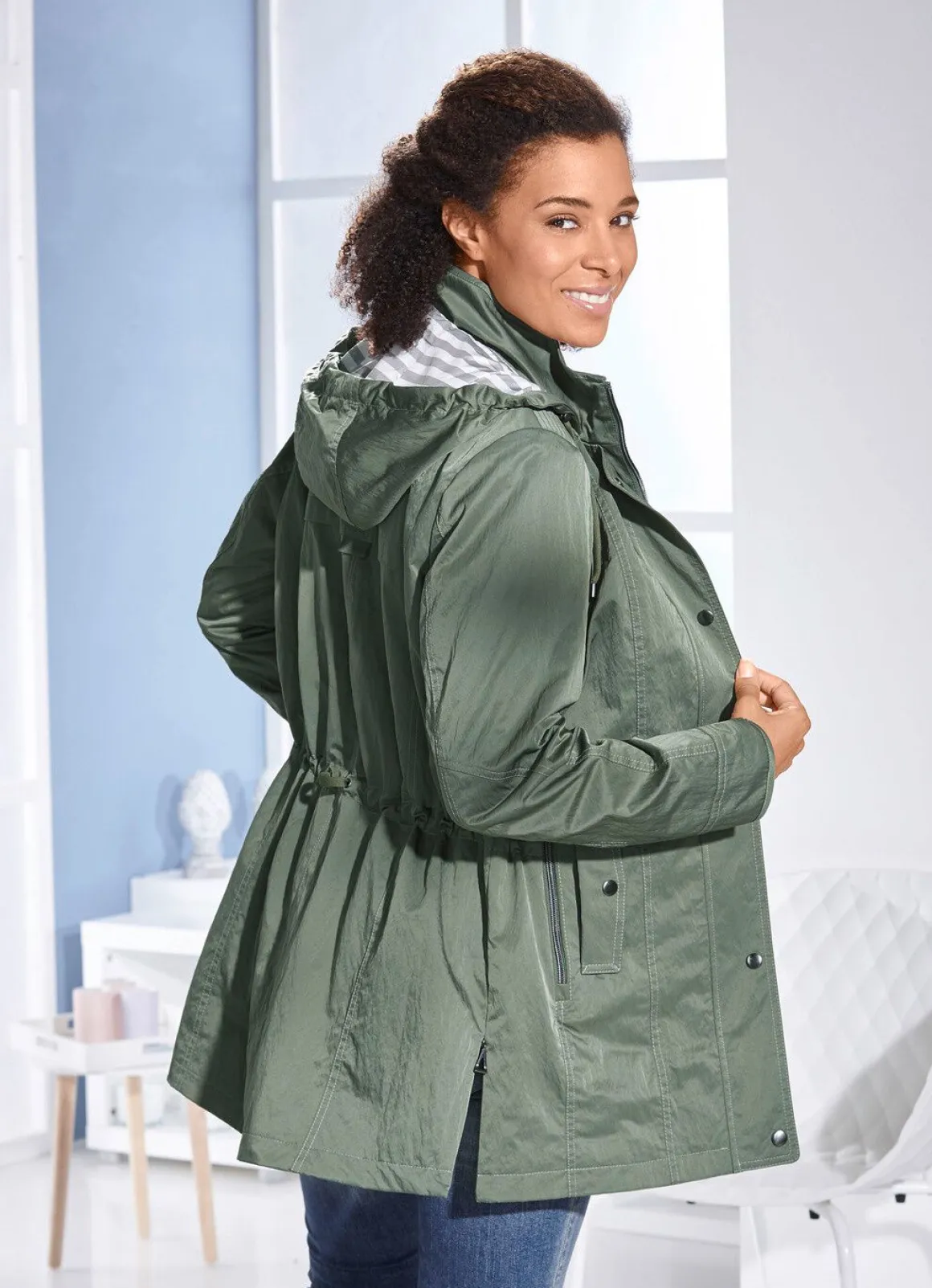 Jacke mit Schub- und Reißverschlusstaschen