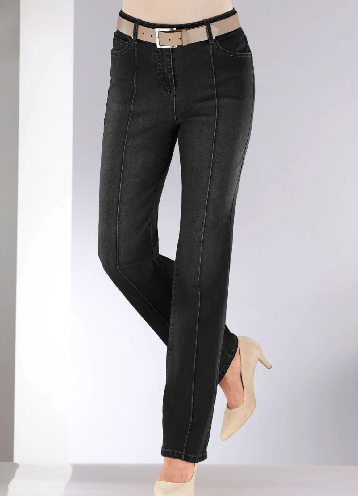 Jeans mit abgesteppten Biesen