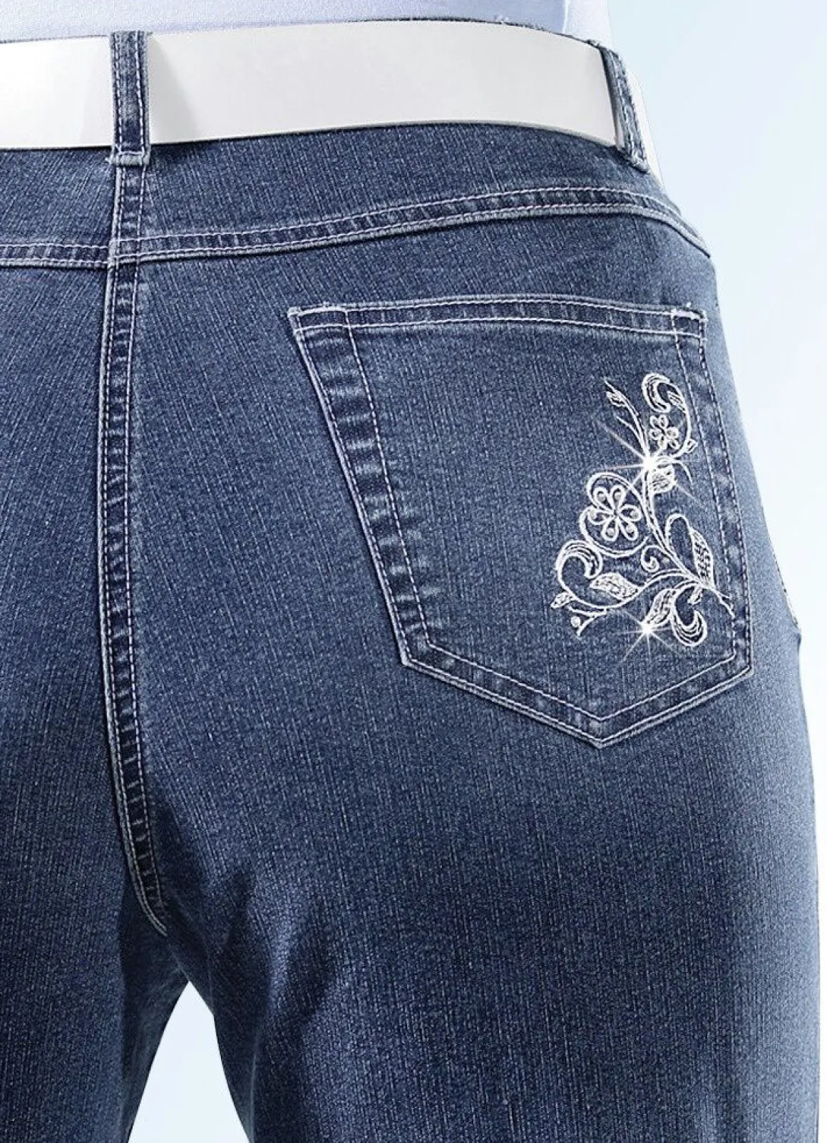 7/8-Jeans mit floraler Stickerei