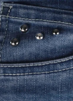 Jeans mit trendigen Ziernieten