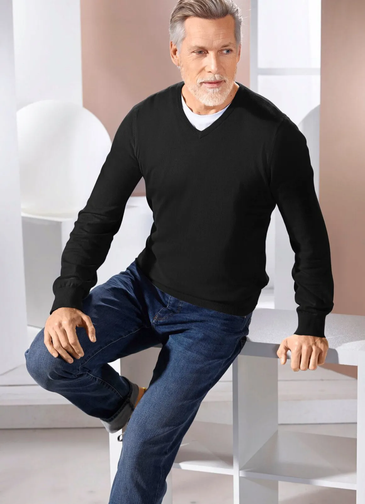 Klassischer V-Pullover in 4 Farben