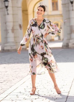 Kleid mit Bindegürtel