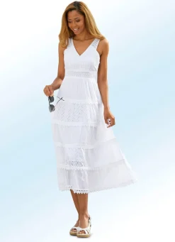 Kleid mit effektvoller Häkelborte