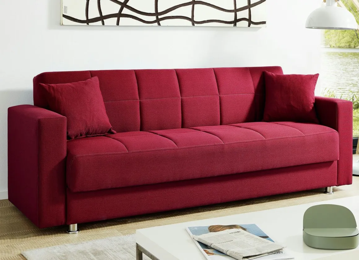 Klick-Klack-Sofa mit Dekokissen