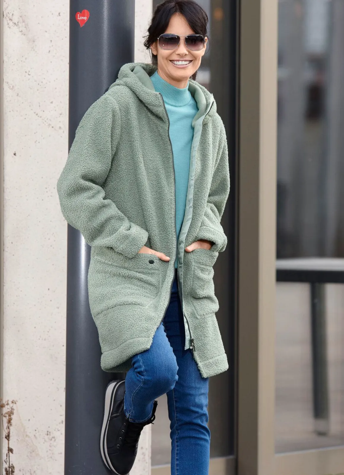 Longjacke mit angeschnittener Kapuze
