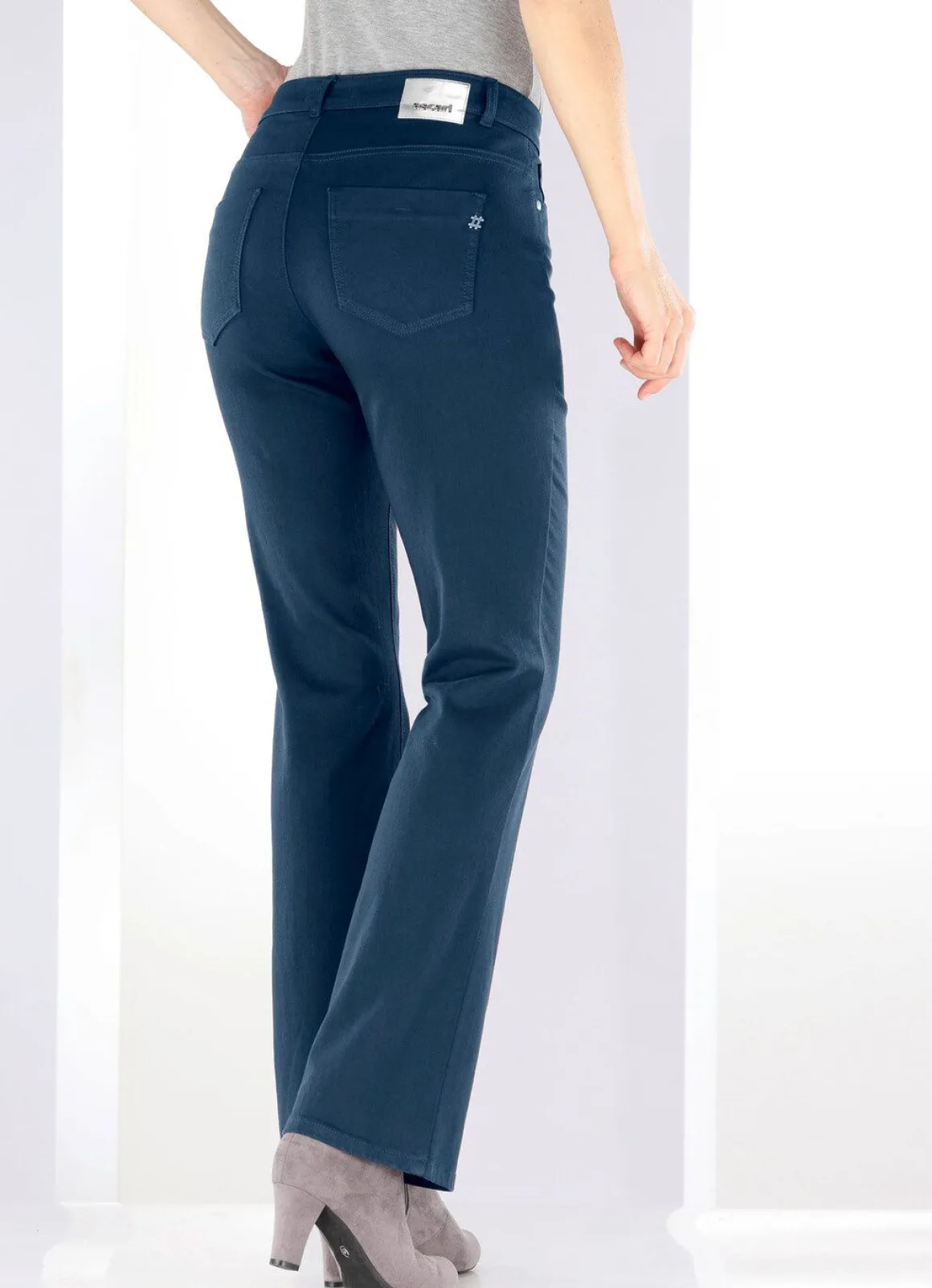 Magic-Jeans mit modisch weiterem Beinverlauf