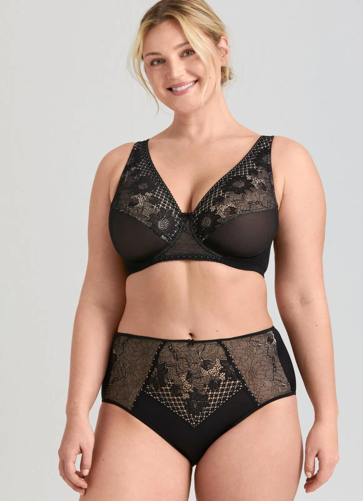 Miss Mary Miederslip mit unterlegter Elastikspitze