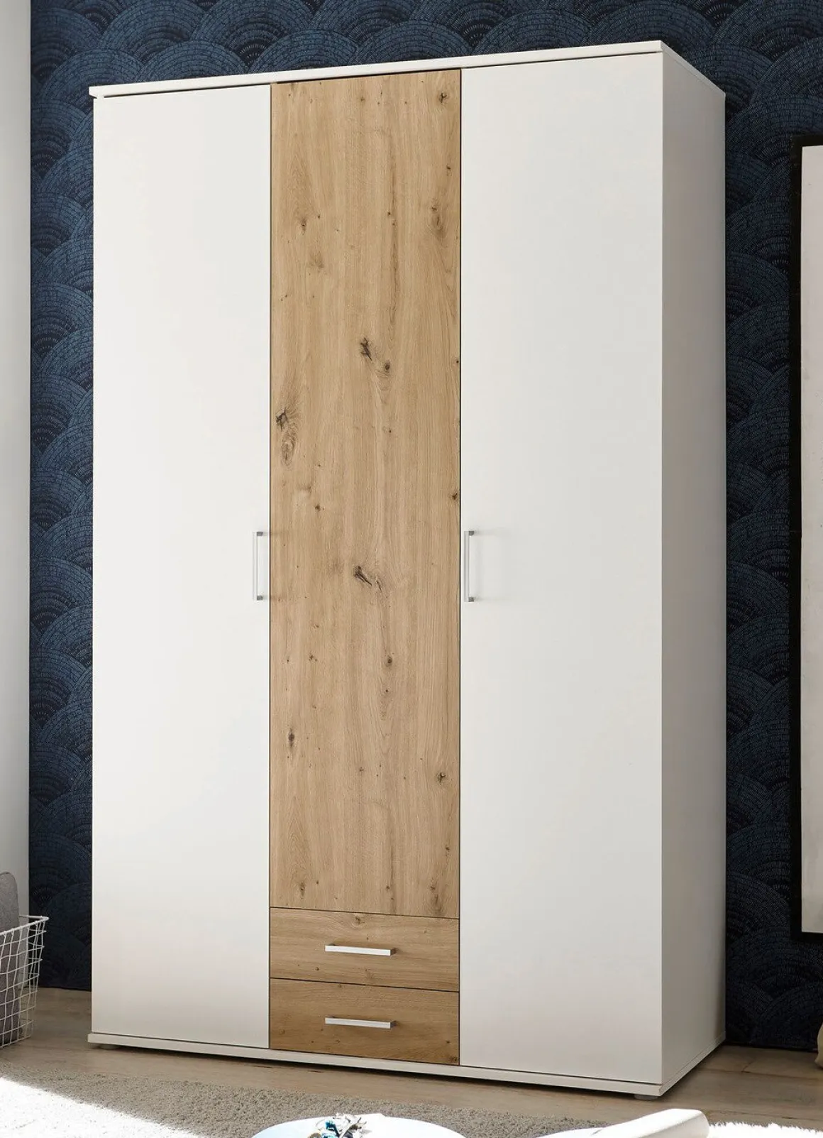 Moderner Kleiderschrank auf Wunsch mit Aufbau-Service