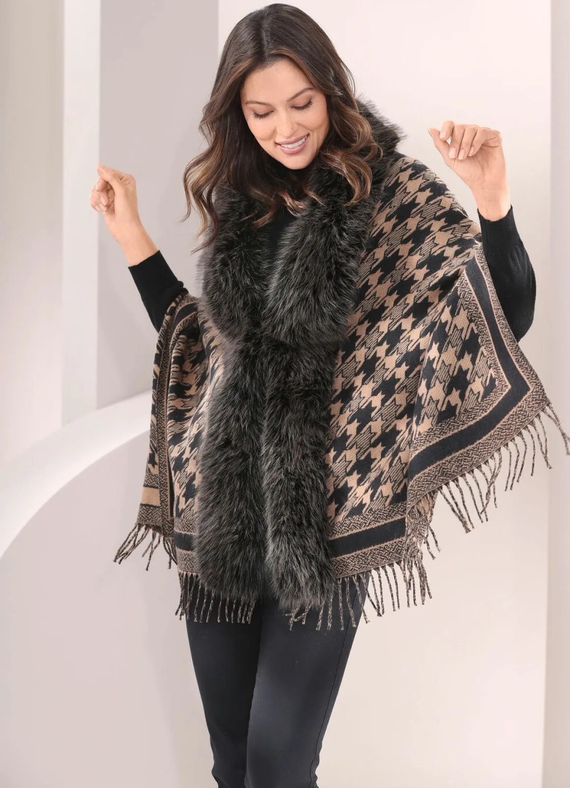 Poncho mit trendstarkem Hahnentritt-Dessin