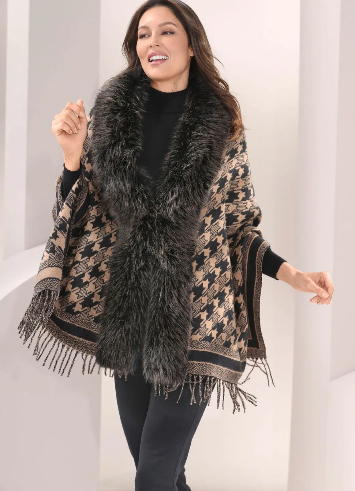 Poncho mit trendstarkem Hahnentritt-Dessin