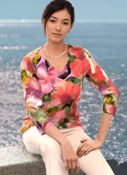 Pullover in floralem Feinstrick