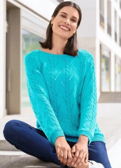 Pullover mit Zopfstrukturen und Ajourmustermix