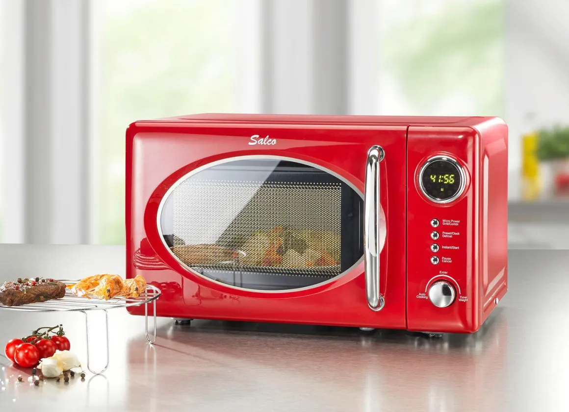 Retro-Mikrowelle mit Grill-Funktion