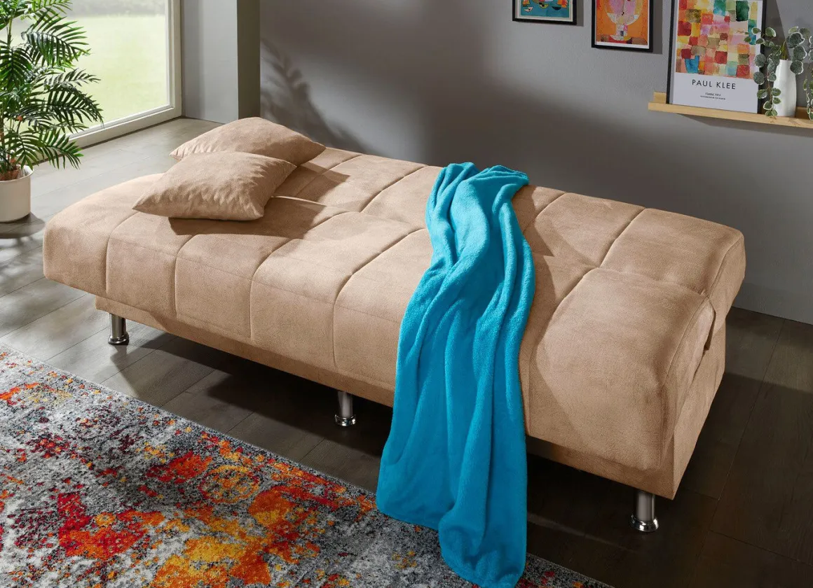 Schlafsofa mit Bettkasten und Dekokissen