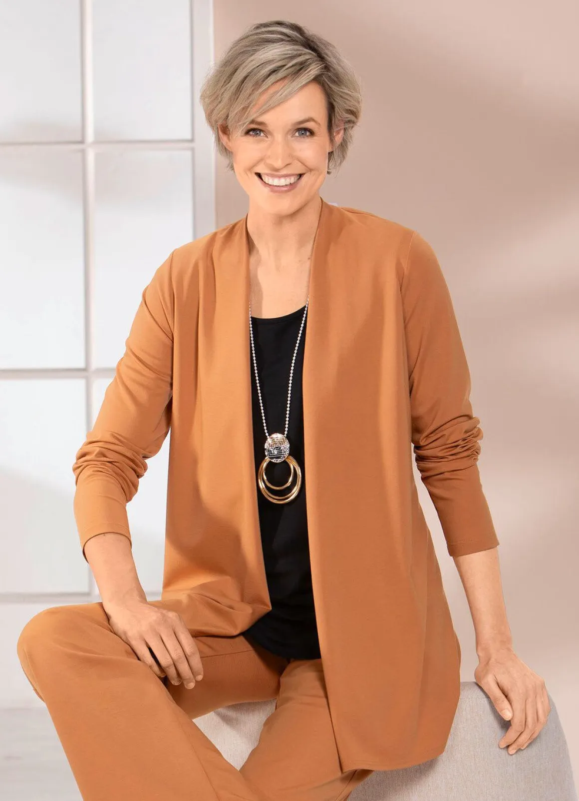 Shirtjacke in verschlussloser Form in 4 Farben