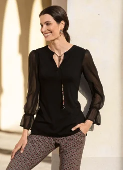 Shirt mit ausgefallener Ausschnittverarbeitung in 2 Farben
