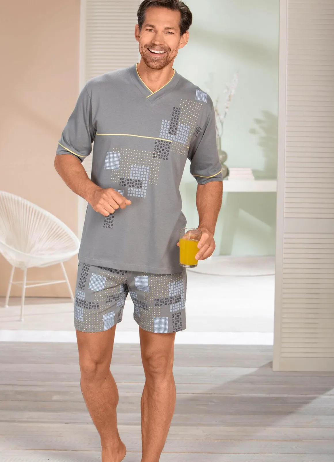 Shorty mit V-Ausschnitt und Druckmotiv