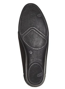 Slipper aus elastischem Textilmaterial