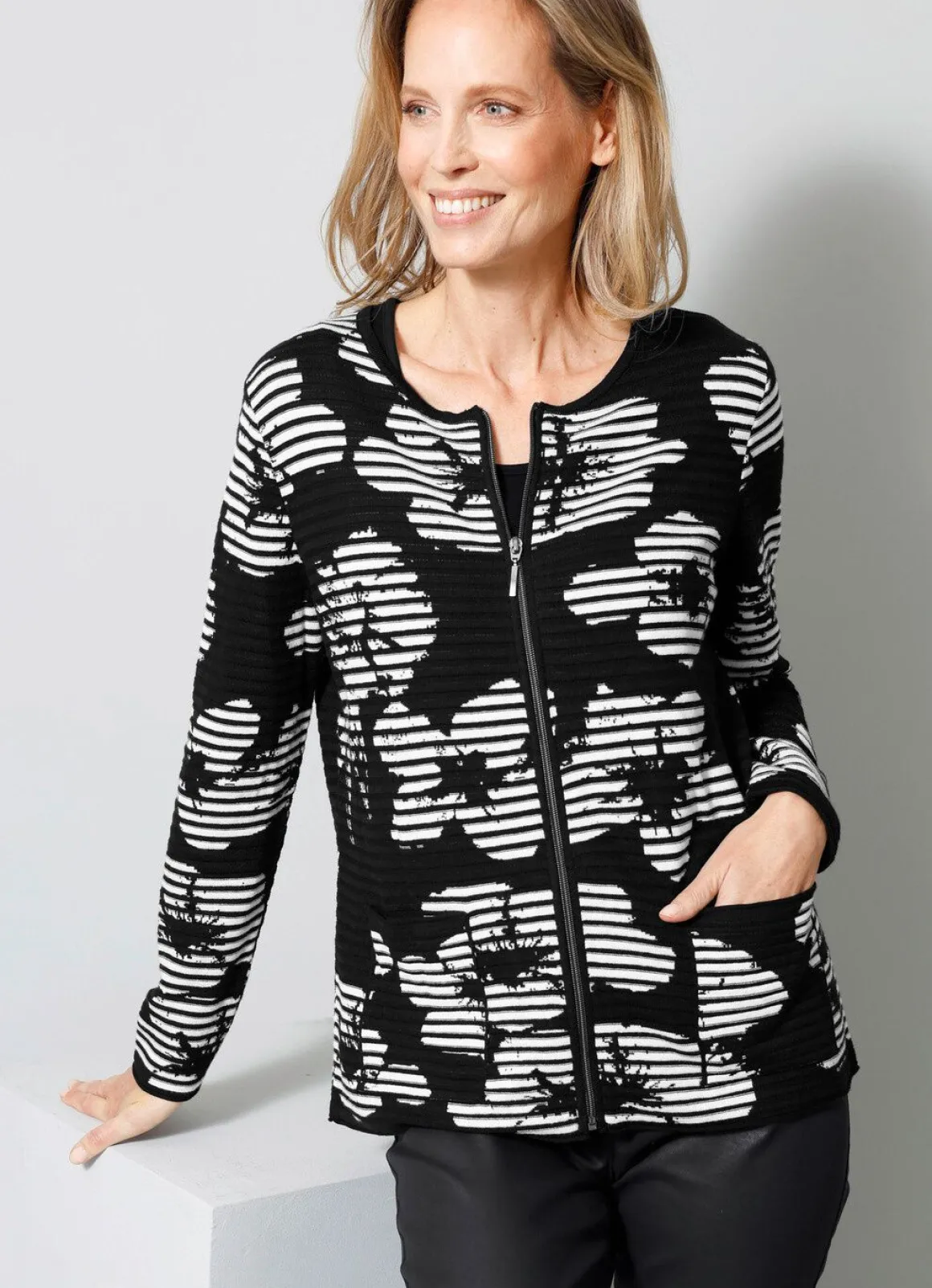 Strickjacke in Feinstrick