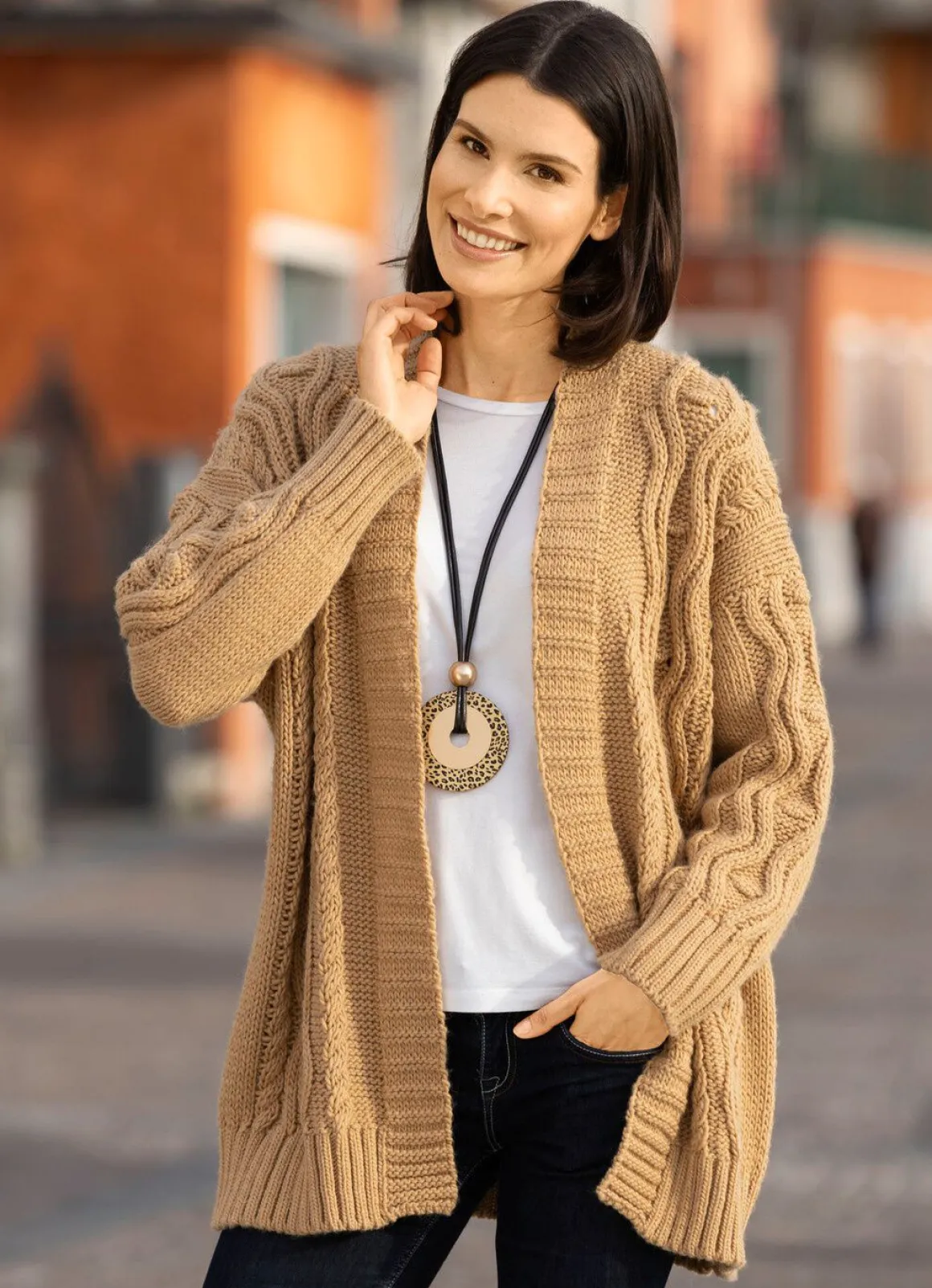 Strickjacke in Grobstrick