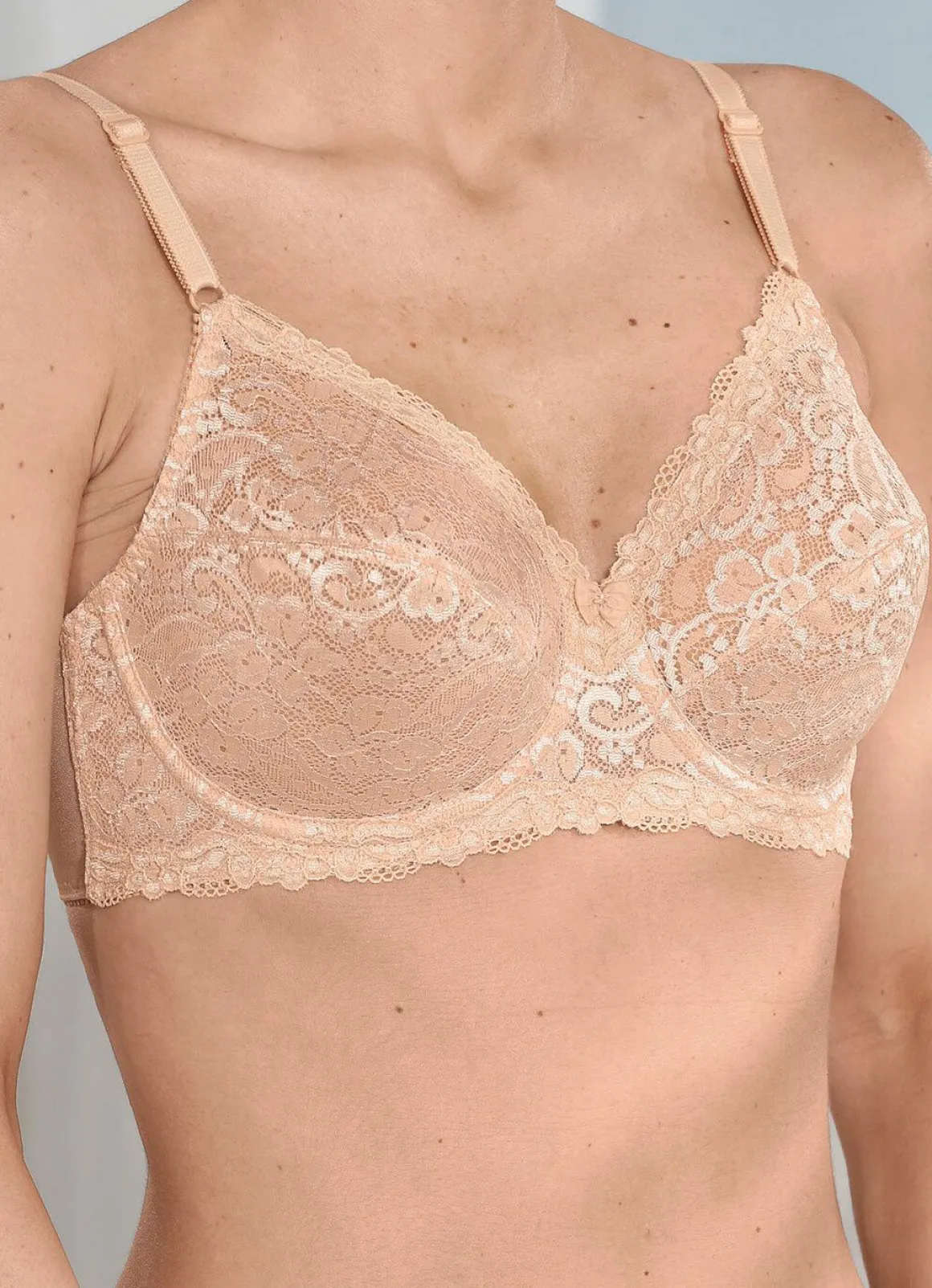 Triumph-Compliment Bügel-BH mit hübscher Spitze